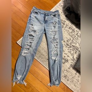 Light wash ripped mom jean